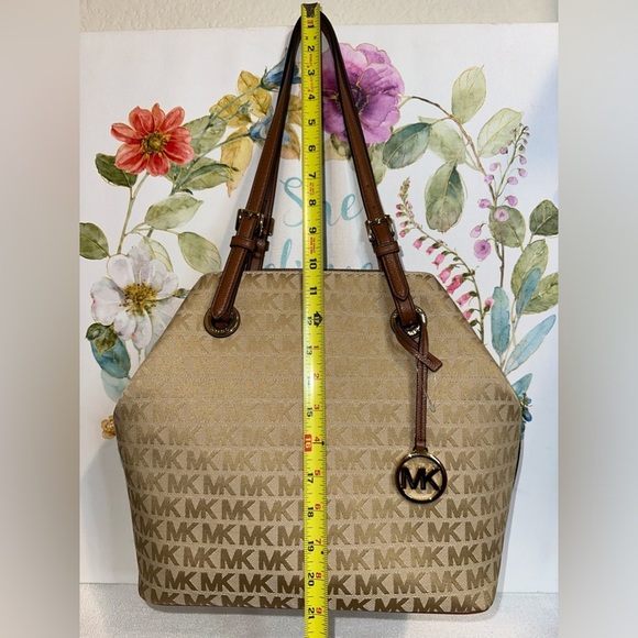 MICHAEL KORS NWT Jet Set Grab Bag Jacquard MK Signature Tote - Picture 5 of 12